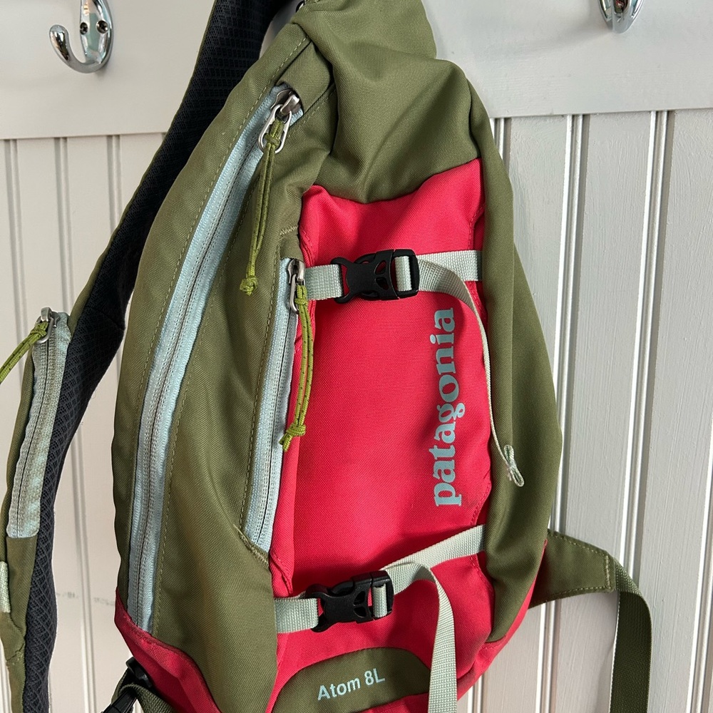 Patagonia Atom Sling 8L Bag - Olive Green and Red